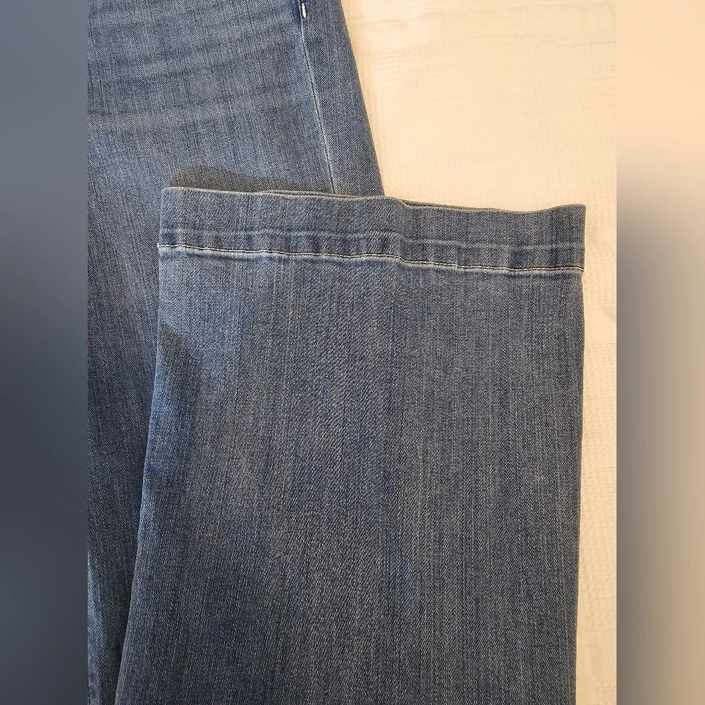 7 For All Mankind Light Blue Flare Jeans - Picture 6 of 9